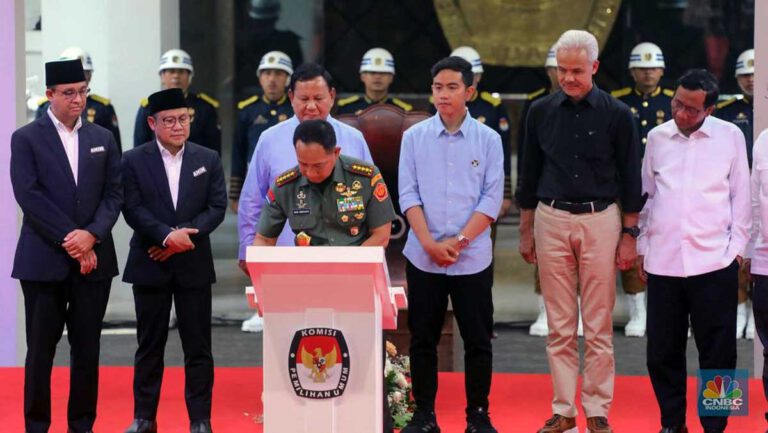 Capres Cawapres Tandatangani Naskah Kampanye Pemilu Damai