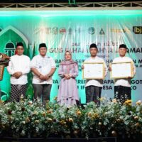 Dorong Kemajuan IKM, Mbak Dewi Serahkan Sertifikat Halal kepada Bulur Jaya Makmur