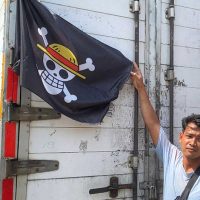 Ternyata Ini Alasan Para Sopir Truk Ramai Pasang Bendera One Piece Jelang HUT RI