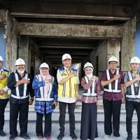 Mbak Vinanda Dampingi Menteri PU Dody Hanggodo Tinjau Kondisi Gedung DPRD Kota Kediri Pasca Terbakar