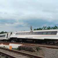 Imbas Anjloknya KA Purwojaya, Delapan Perjalanan Kereta Dibatalkan