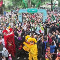 Jalan Sehat Santri Sarungan, Wawali Kediri Ajak Santri Wujudkan Kota Kediri MAPAN