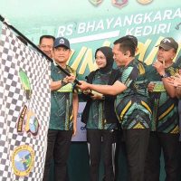 Dorong Gaya Hidup Sehat, Wali Kota Kediri Berangkatkan Semarak Fun Run RS Bhayangkara