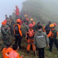 Kepala Basarnas: Evakuasi Pesawat ATR 42-500 Dilanjut Pagi Ini Via Jalur Udara dan Darat