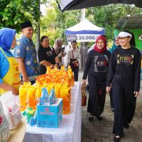 TP PKK Kediri Tutup Rangkaian Pasar Murah di Desa Toyoresmi