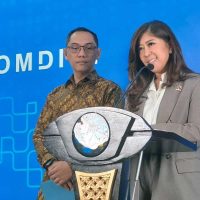 Menkomdigi Sebut Penonaktifan Akun Medsos Anak Dilakukan Bertahap