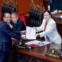 Rapat Paripurna DPR RI Ke-17 Sahkan RUU PSDK dan PPRT Jadi UU