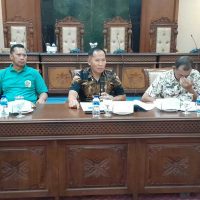 Ratusan Warga Wonorejo Tuntut Perbaikan Jalan Rusak di Lingkar Waduk Wonorejo, ini Jawaban Plt  Bupati Tulungagung