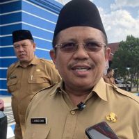 Bupati Lombok Barat Nobar Piala Dunia Dini Hari, Paginya Kantor Pemkab Disegel KPK