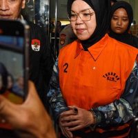KPK Duga Bupati Sukoharjo Etik Suryani ‘Warisi Tradisi’ Suaminya Peras Anak Buah