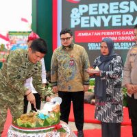Dandim 0809/Kediri dan Forkopimda Hadiri Launching 3.363 Jembatan Garuda dan 3000 Titik Air Bersih