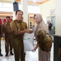 Bantuan Beras Tiga Bulan Disalurkan, Plt Bupati Tulungagung: Semoga Meringankan Beban Warga