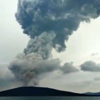 Gunung Semeru – Anak Krakatau Erupsi, Negara Diminta Hadir Sejak Tanda Ancaman Terdeteksi