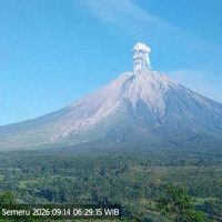 Gunung Semeru Siaga, Letusan Disertai Suara Dentuman