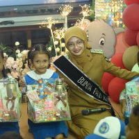 Ajak Anak-Anak Bermain, Wali Kota Kediri Tanamkan Kebiasaan Positif dan Pentingnya Lingkungan Aman