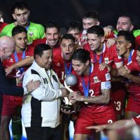 Didampingi Presiden FIFA, Prabowo Serahkan Trofi Juara FIFA ASEAN Cup 2026 ke Timnas Indonesia